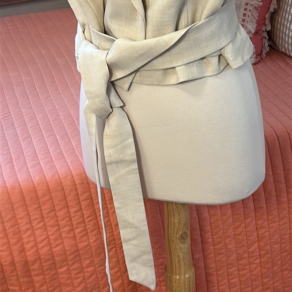 NWT Vero Moda Aware tailored tie vest in cream size 12 or Large - Picture 4 of 15